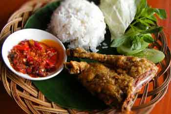 Bebek Goreng dan Sambal Korek Ala Haji Slamet