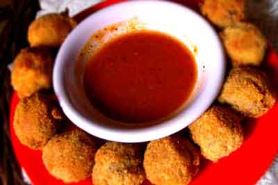 Bola Ayam Telur Puyuh Saus Tomat