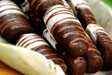 Kue Kering Hitam Putih